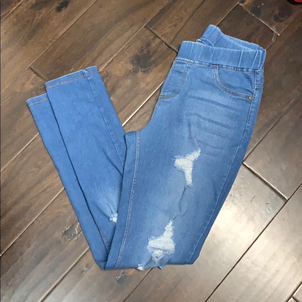 Pull on distressed jegging